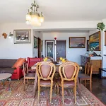 Host Wise - Spacious & Sunny Vintage At The アパート *