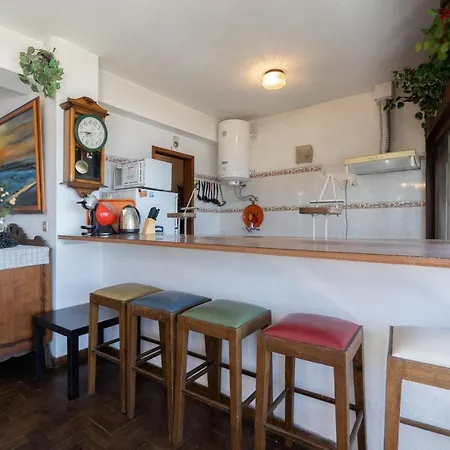 Host Wise - Spacious & Sunny Vintage At The *