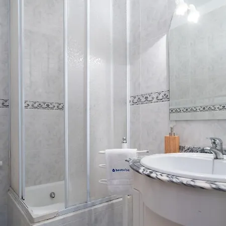 Host Wise - Spacious & Sunny Vintage At The Apartamento