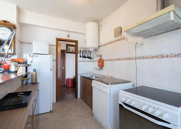 Host Wise - Spacious & Sunny Vintage At The Apartmán Vila do Conde