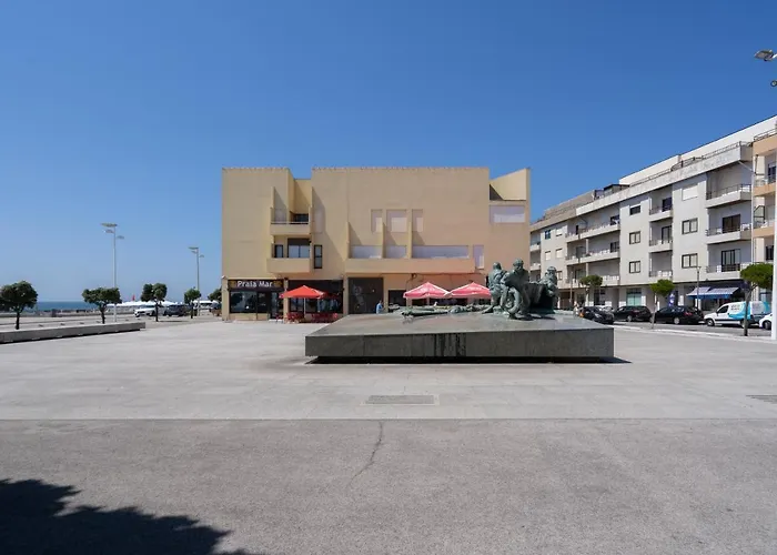 Host Wise - Spacious & Sunny Vintage At The * Vila do Conde