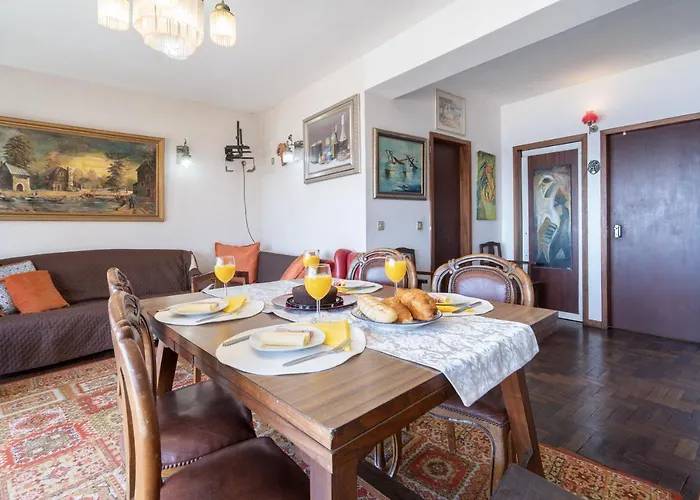 Host Wise - Spacious & Sunny Vintage At The Apartmán Vila do Conde