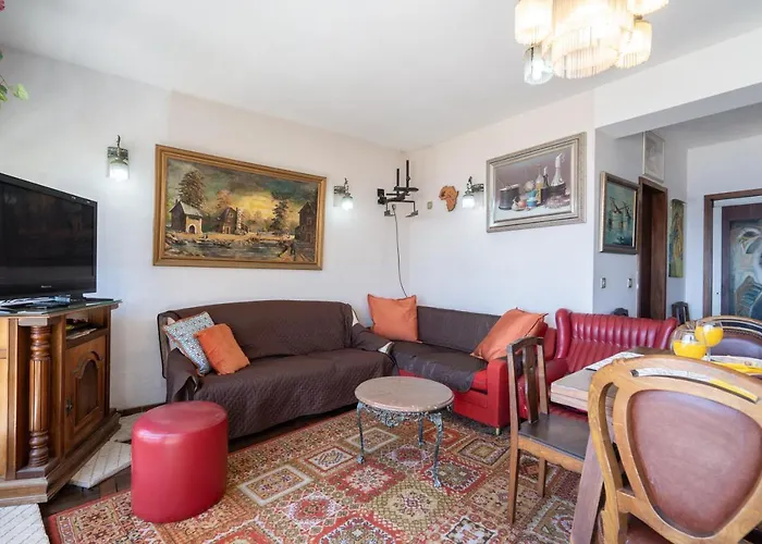 Host Wise - Spacious & Sunny Vintage At The *