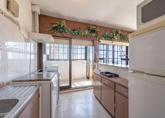 Host Wise - Spacious & Sunny Vintage At The * Vila do Conde