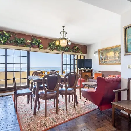 Host Wise - Spacious & Sunny Vintage At The Apartment *