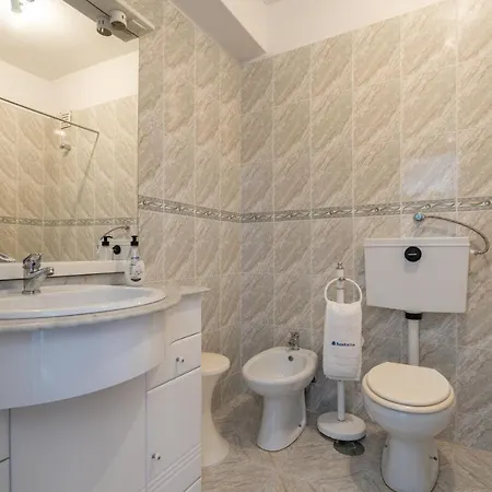 Host Wise - Spacious & Sunny Vintage At The * Vila do Conde