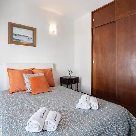 Apartment Host Wise - Spacious & Sunny Vintage At The *