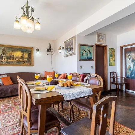 Host Wise - Spacious & Sunny Vintage At The Vila do Conde