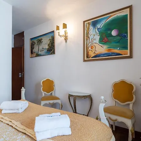 Host Wise - Spacious & Sunny Vintage At The Apartment