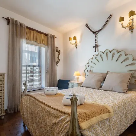 Host Wise - Spacious & Sunny Vintage At The