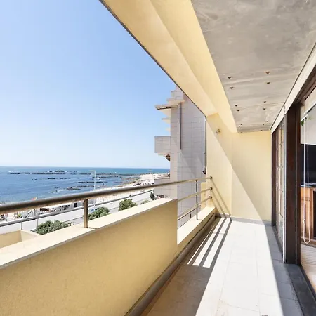Host Wise - Spacious & Sunny Vintage At The *