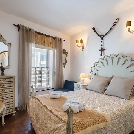 Host Wise - Spacious & Sunny Vintage At The