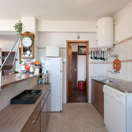 Διαμέρισμα Host Wise - Spacious & Sunny Vintage At The