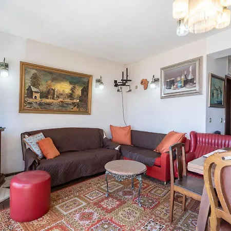 Host Wise - Spacious & Sunny Vintage At The *