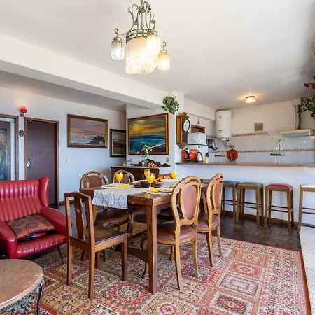 Apartment Host Wise - Spacious & Sunny Vintage At The Vila do Conde