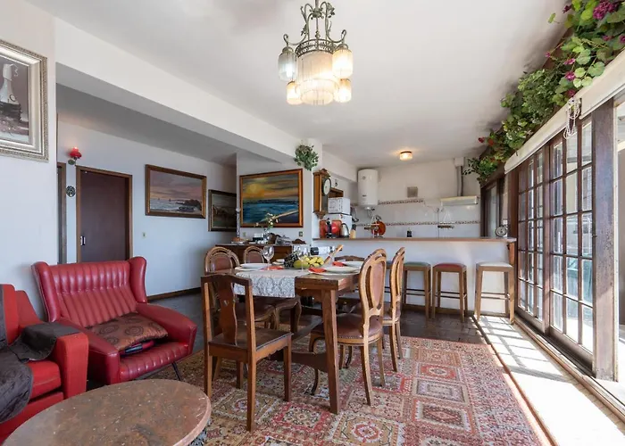 Host Wise - Spacious & Sunny Vintage At The Appartement