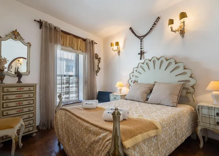 Host Wise - Spacious & Sunny Vintage At The