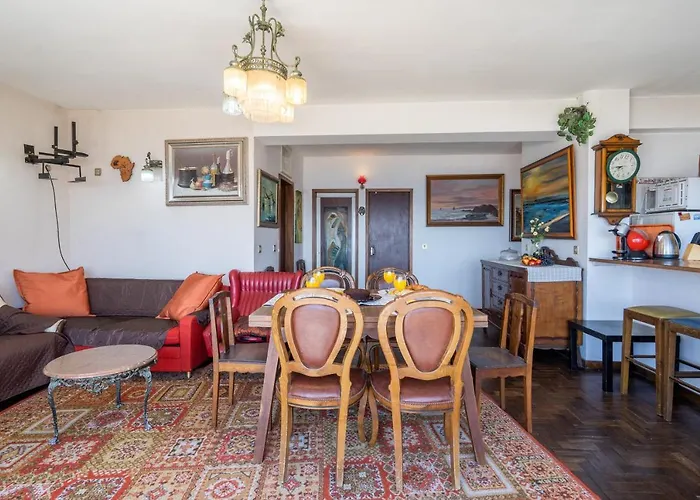 Host Wise - Spacious & Sunny Vintage At The Appartement *