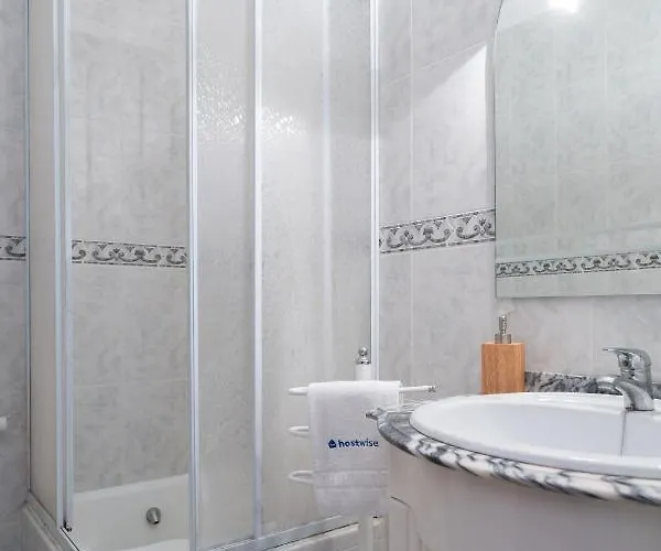 Host Wise - Spacious & Sunny Vintage At The Appartement