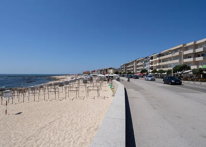 Host Wise - Spacious & Sunny Vintage At The